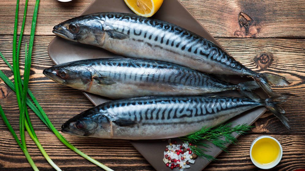 El pescado azul es fuente de ácidos grasos omega 3 indispensables para nuestra piel