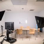 Graba tus cursos, podcasts o entrevistas en estudio profesional en Alicante con Diseño y Foto joseaparra