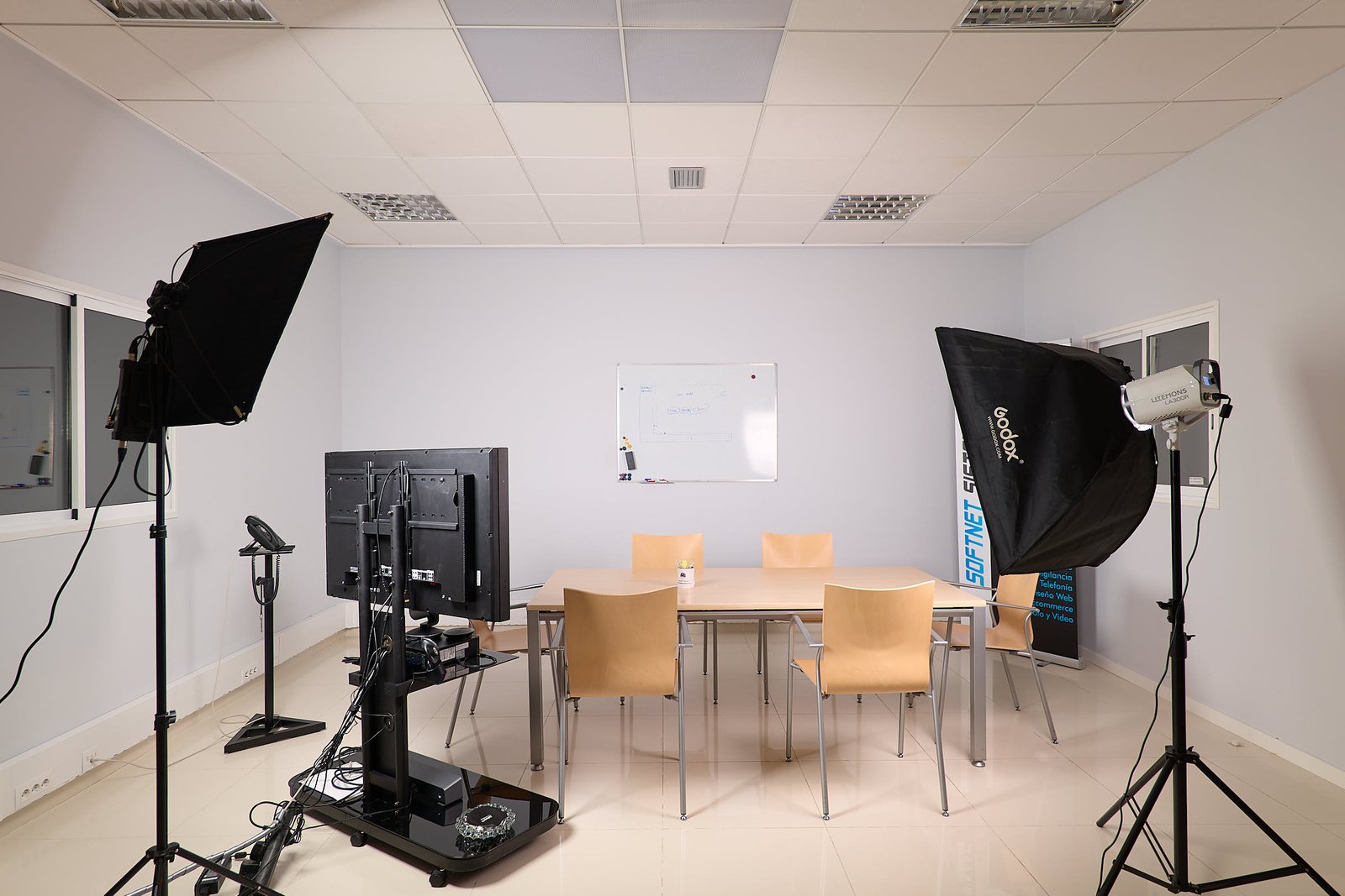 Graba tus cursos, podcasts o entrevistas en estudio profesional en Alicante con Diseño y Foto joseaparra