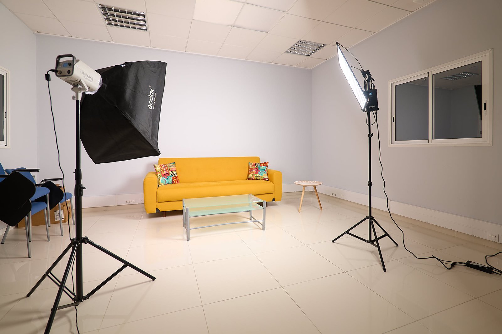 Graba tus cursos, podcasts o entrevistas en estudio profesional en Alicante con Diseño y Foto joseaparra